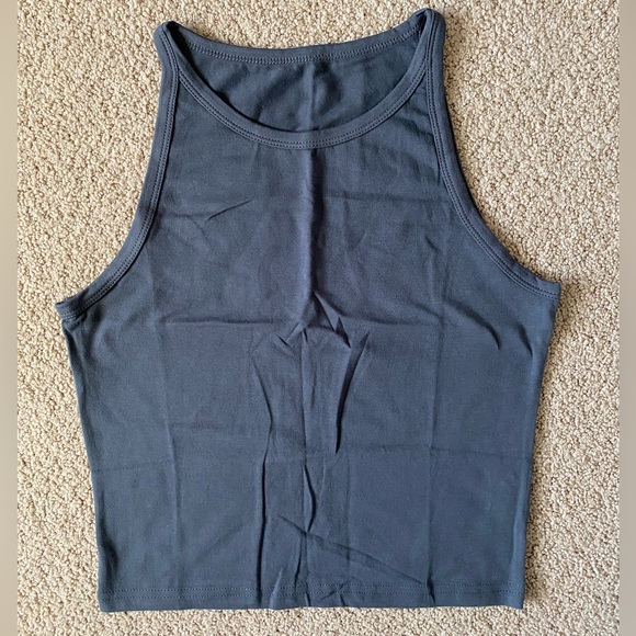 Women’s Bundle of 6 Crop Tank Tops Sleeveless & Cropped Black Grey White Green - Picture 2 of 3